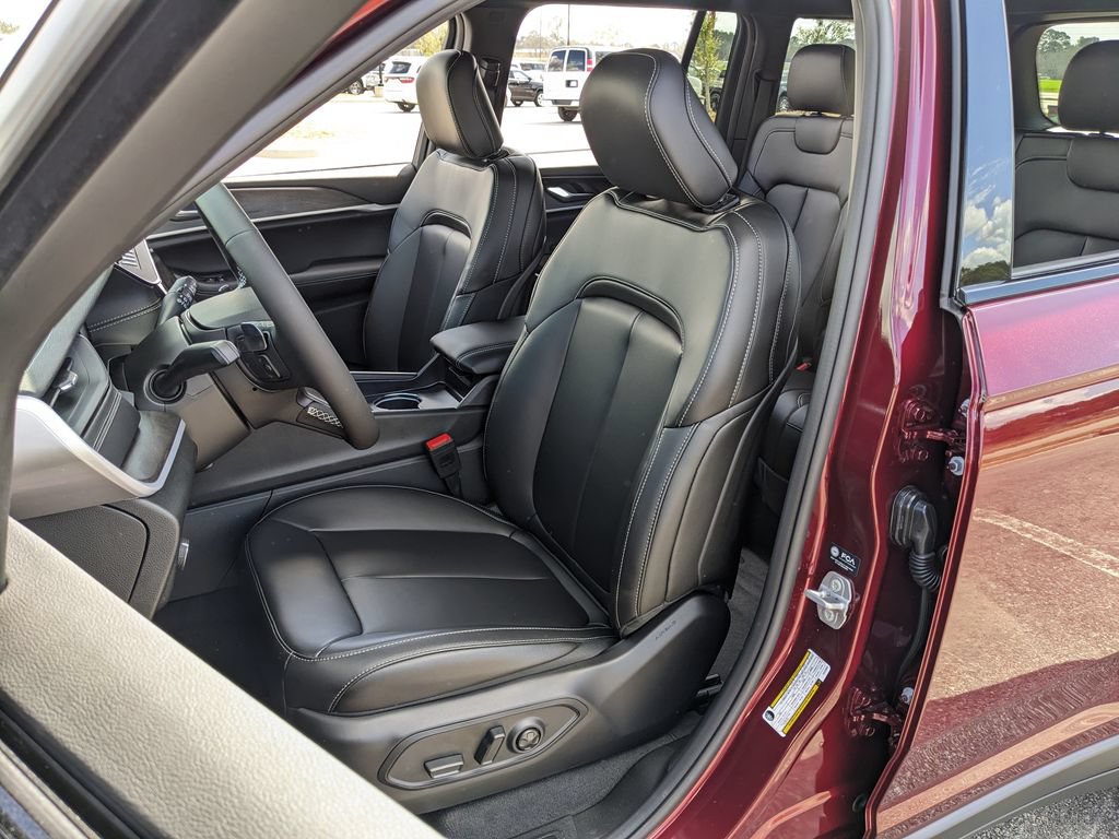 New 2026 Jeep Grand Cherokee Limited w/ Limited Altitude Package AWD/4WD image 35