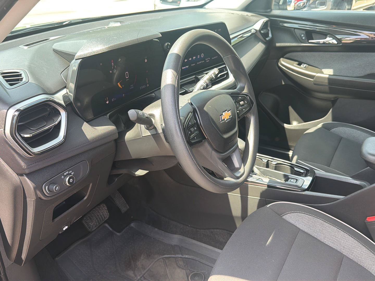 Used 2025 Chevrolet TrailBlazer LT FWD image 15