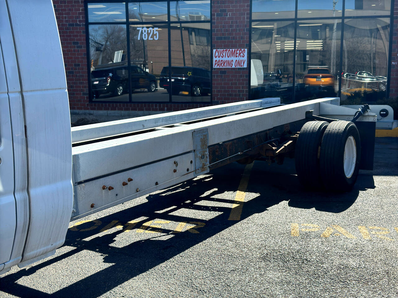 Used 2011 Ford E-450 and Econoline 450 Super Duty image 3