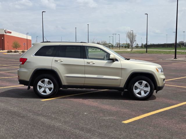 Used 2011 Jeep Grand Cherokee Laredo AWD/4WD image 2