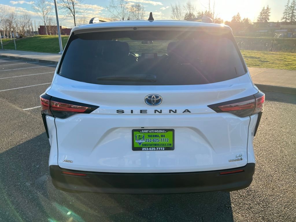 Used 2021 Toyota Sienna LE image 4