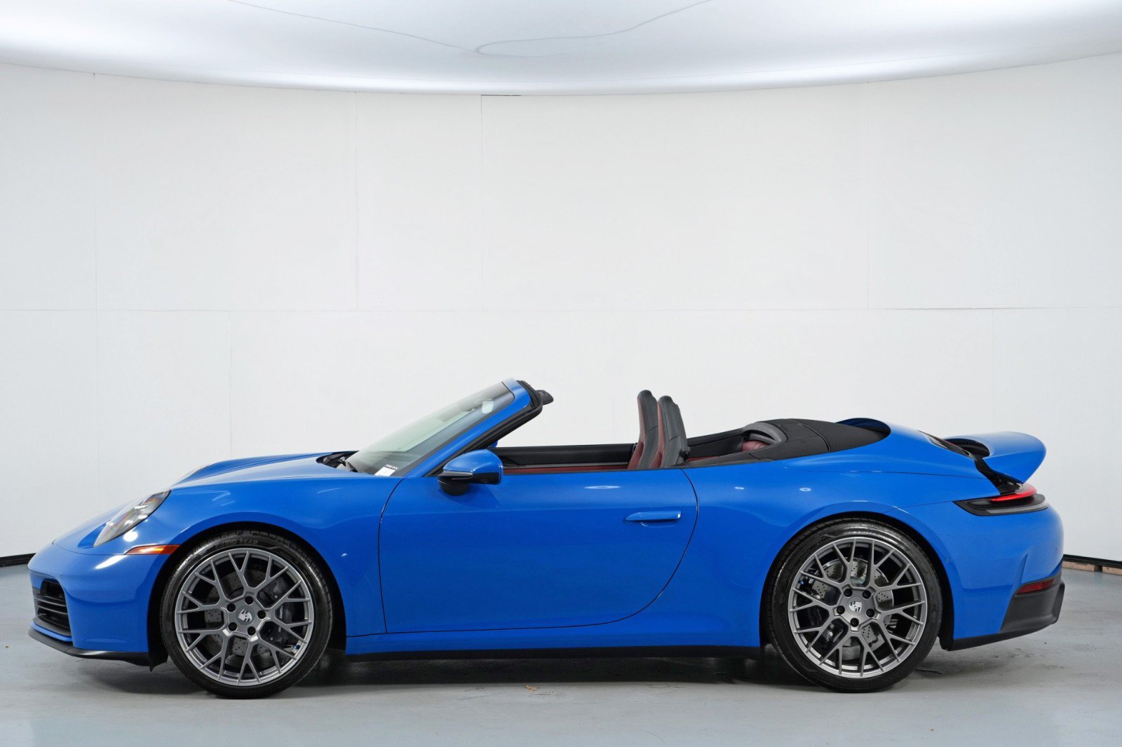 Used 2025 Porsche 911 Carrera RWD image 49