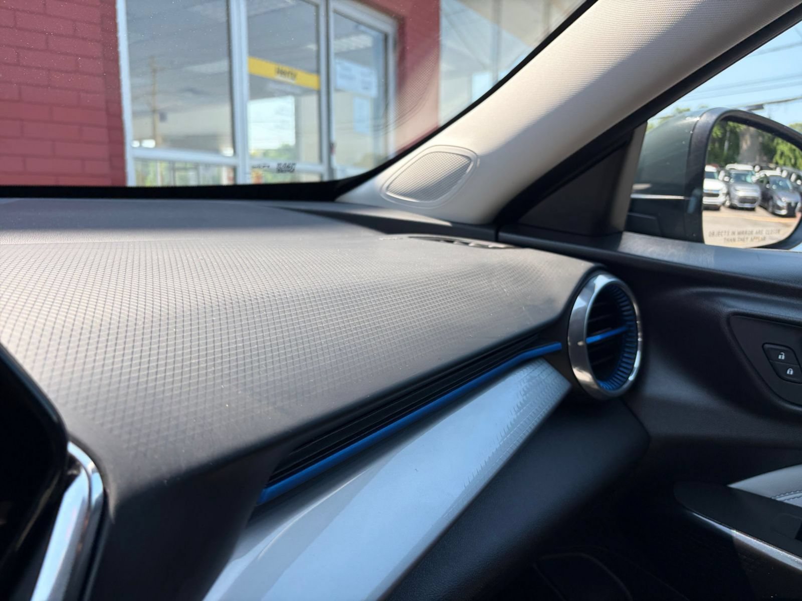 Used 2025 Chevrolet Trax LT FWD image 34