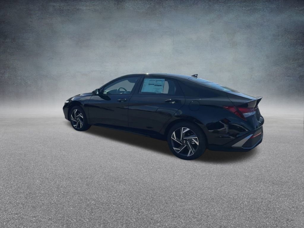 Used 2025 Hyundai Elantra Sport image 16