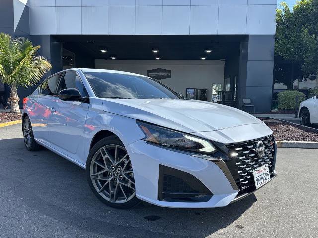 Certified 2023 Nissan Altima 2.0 SR FWD image 1