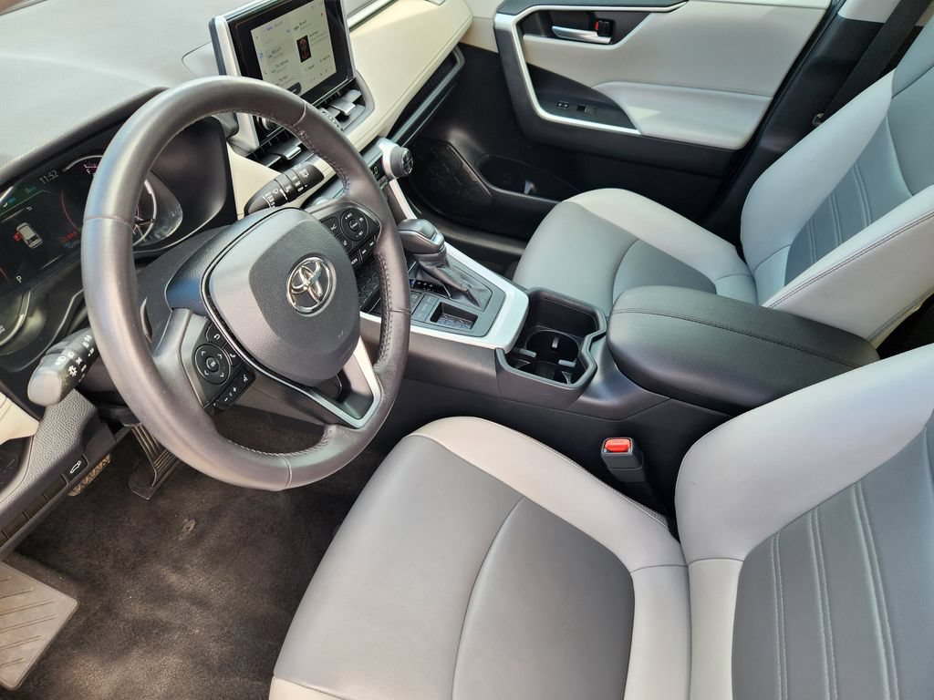 Used 2024 Toyota RAV4 XLE Premium FWD image 10