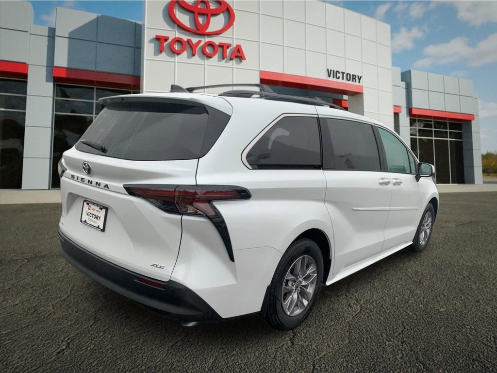 New 2026 Toyota Sienna XLE image 3