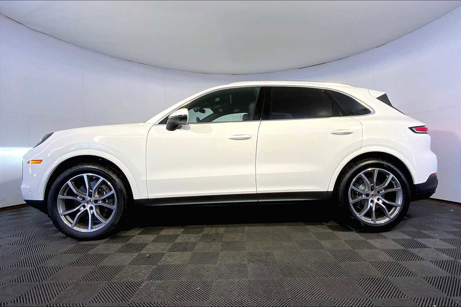 New 2026 Porsche Cayenne image 2