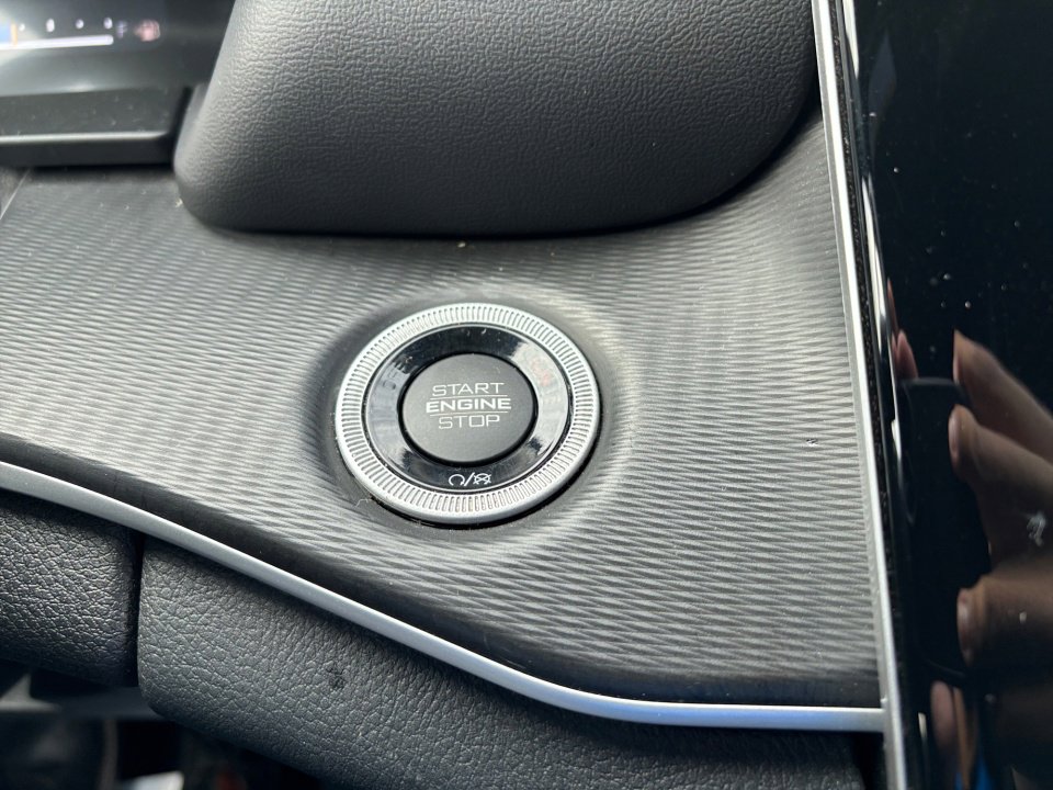 Used 2023 Jeep Grand Cherokee L Laredo image 23