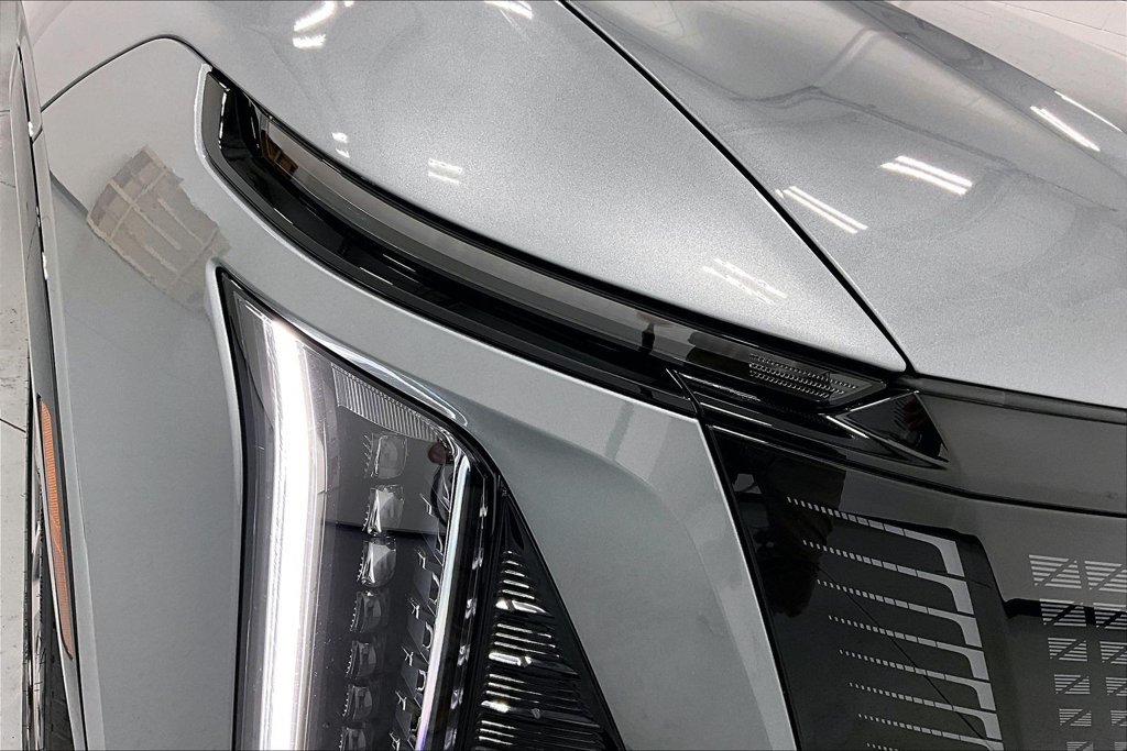 New 2027 Cadillac Vistiq Sport w/ LPO, Floor Liner Package AWD/4WD image 27