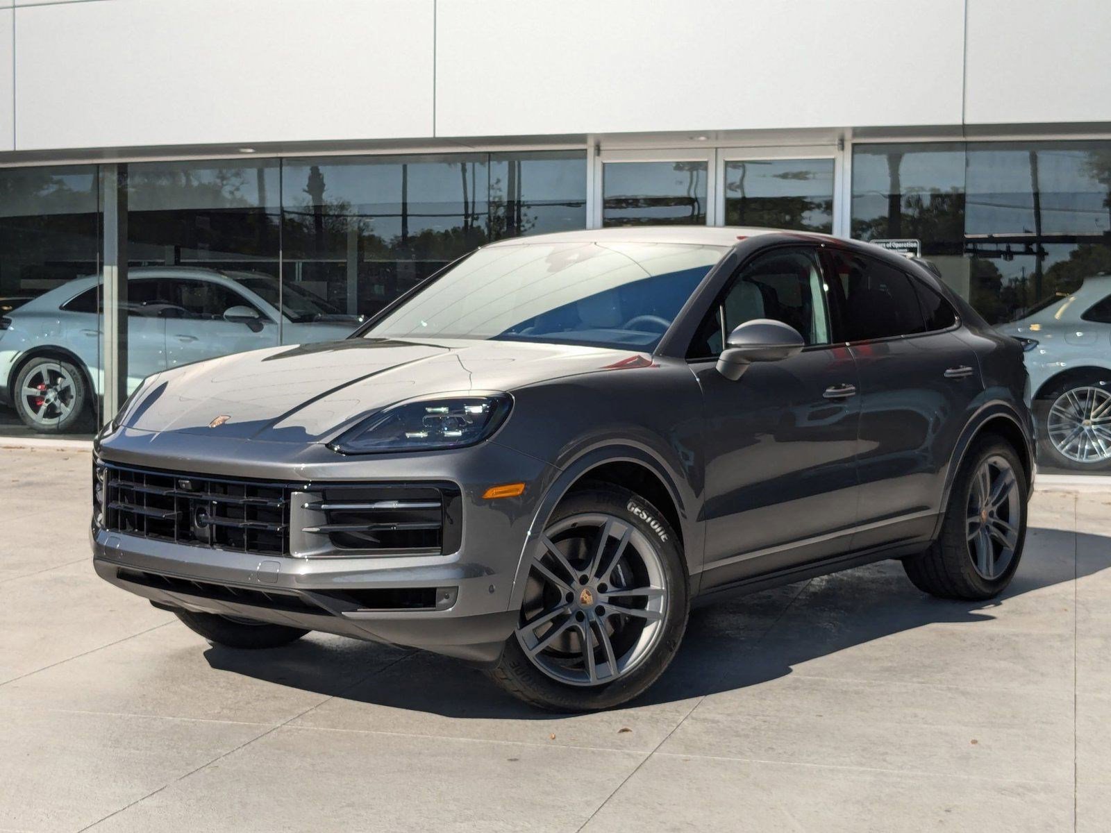 Certified 2025 Porsche Cayenne Coupe image 1