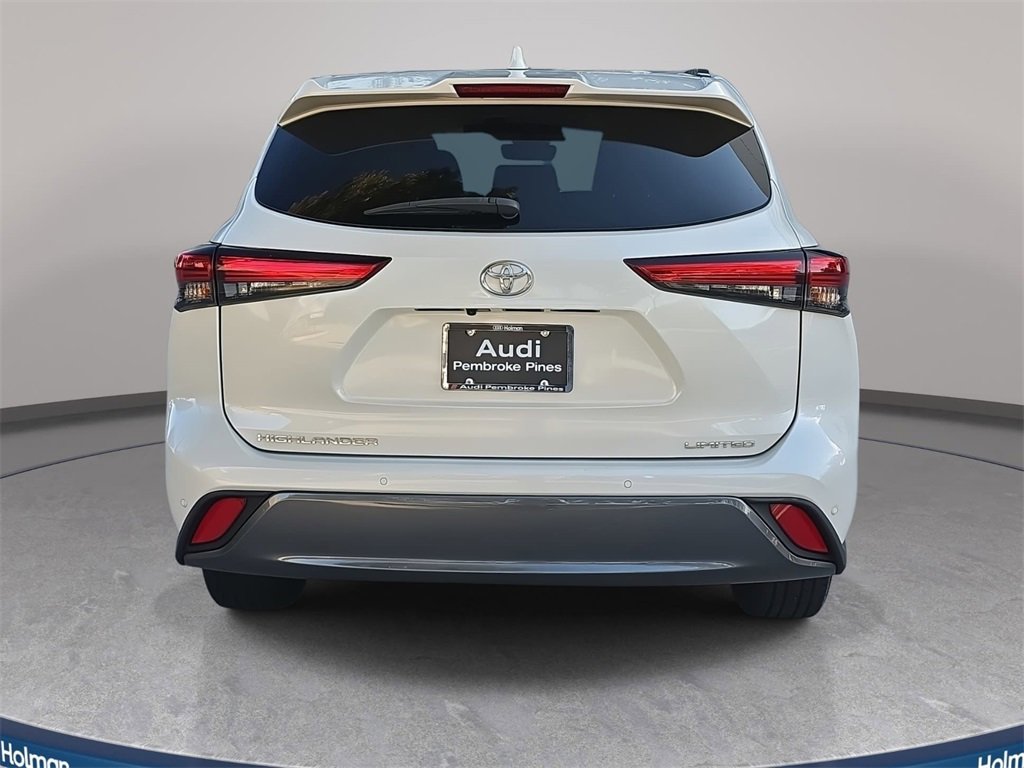 Used 2021 Toyota Highlander Limited image 7