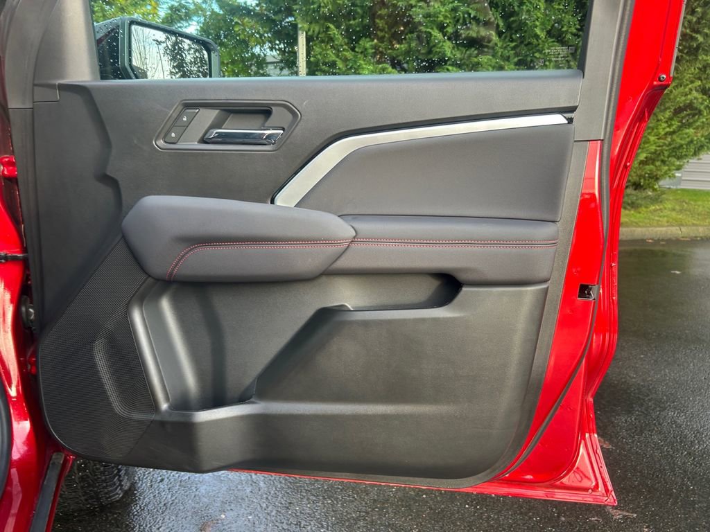 Used 2025 Chevrolet Colorado Z71 w/ Technology Package image 25