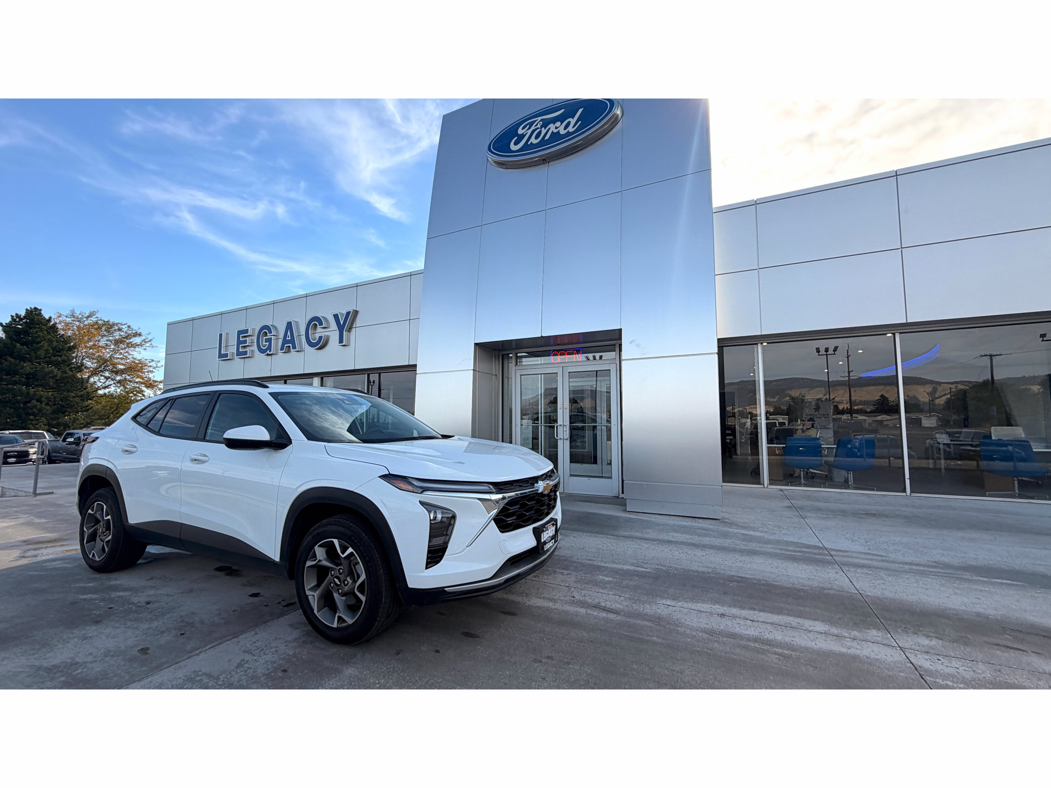 Used 2025 Chevrolet Trax LT