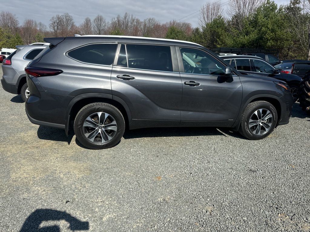 Used 2024 Toyota Highlander XLE image 7