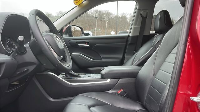 Certified 2023 Toyota Highlander XLE image 10