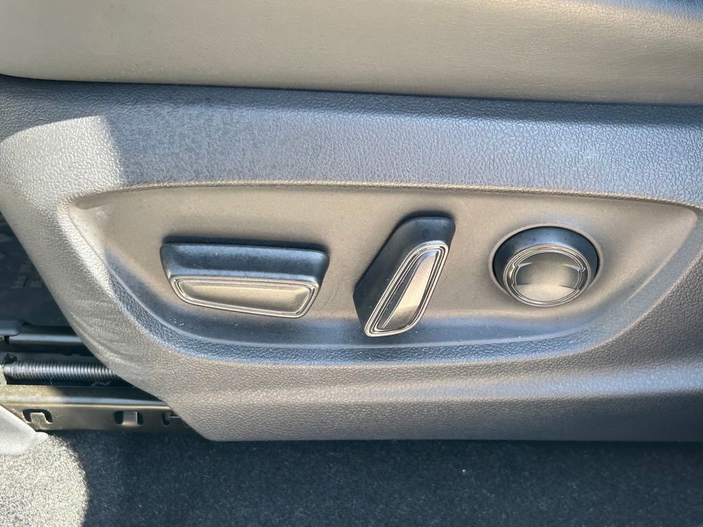 Used 2023 Toyota Crown Platinum image 25