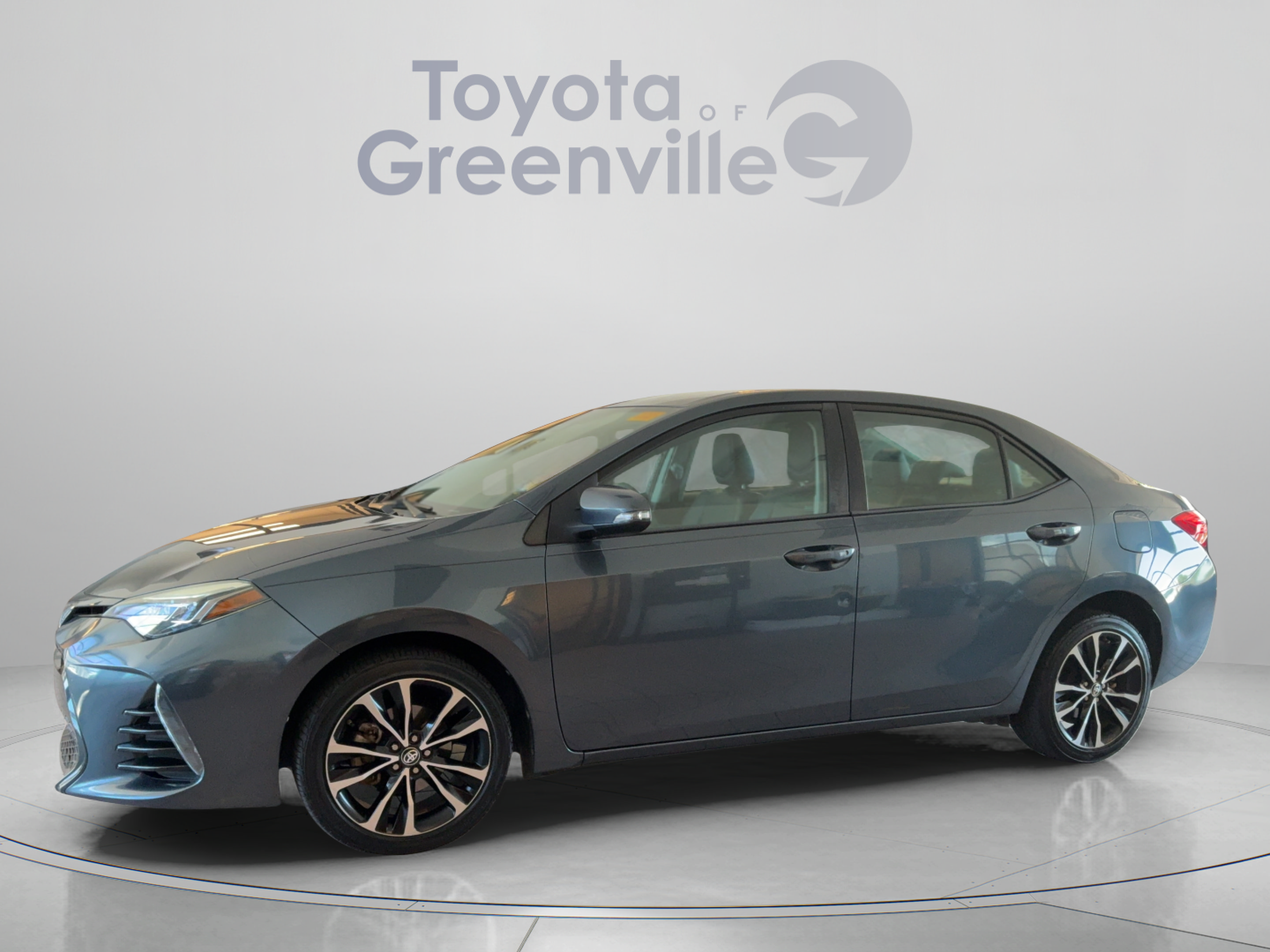 Used 2017 Toyota Corolla SE FWD image 2