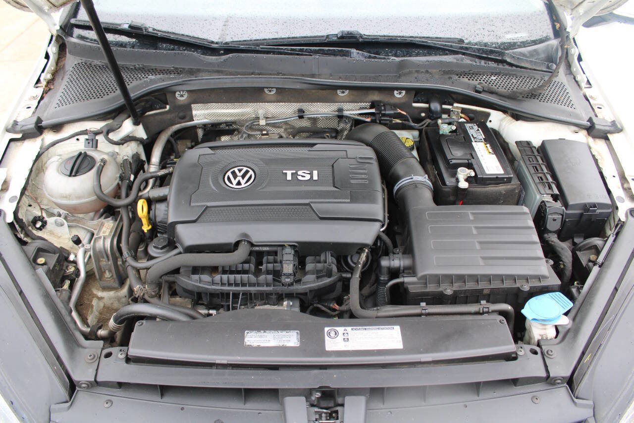Used 2017 Volkswagen Golf Wolfsburg Edition image 17