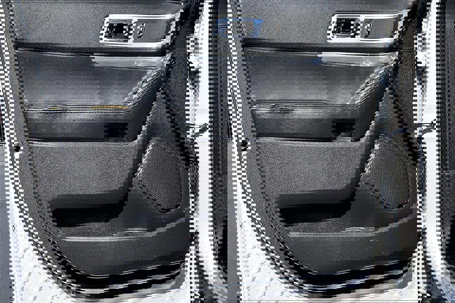 Used 2015 Ford Explorer XLT w/ Equipment Group 202A image 25