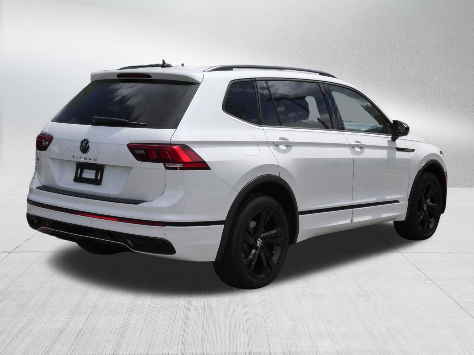 Used 2023 Volkswagen Tiguan SE R-Line FWD image 7