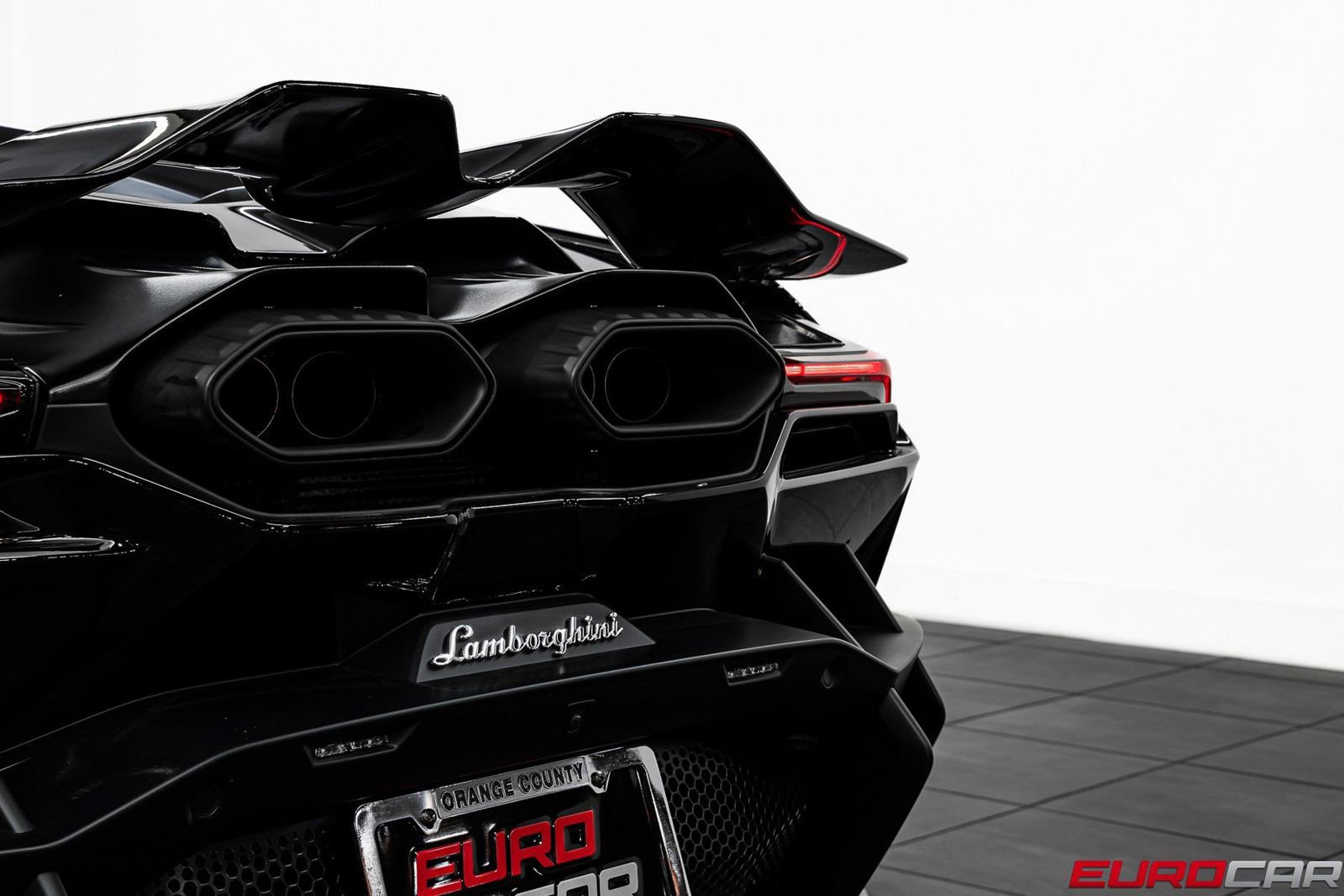 Used 2025 Lamborghini Revuelto AWD/4WD image 22
