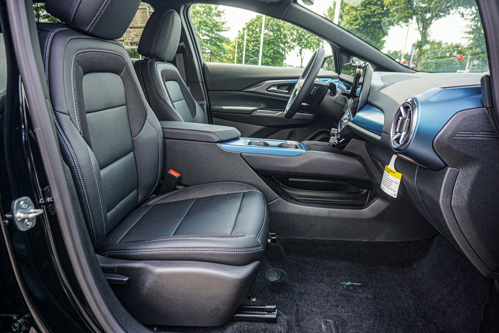 New 2026 Chevrolet Equinox EV LT FWD image 18