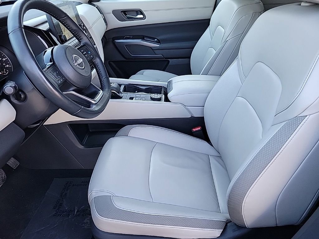 Used 2024 Nissan Pathfinder SL image 11