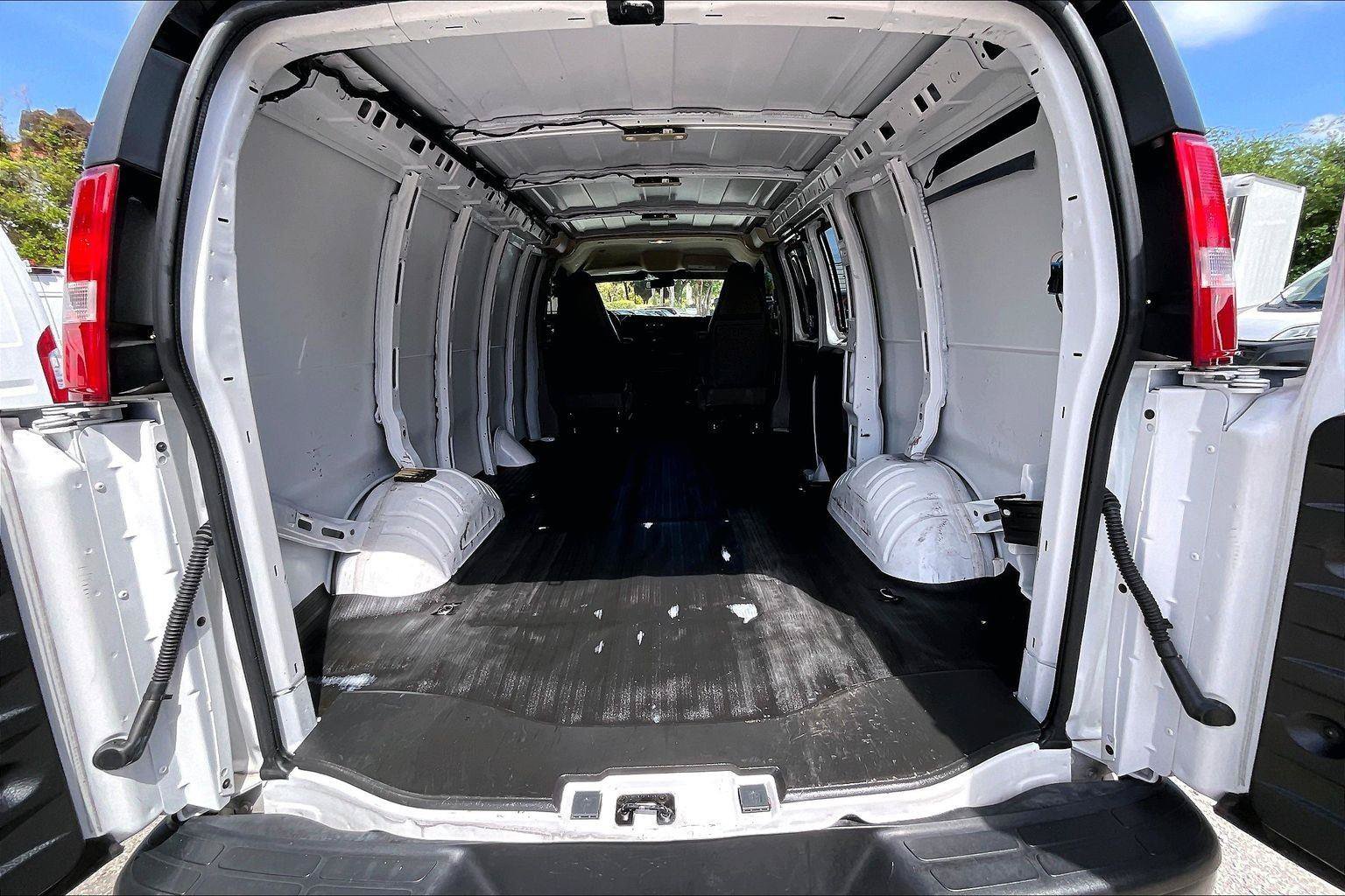 Used 2023 Chevrolet Express 2500 w/ Driver Convenience Package RWD image 7