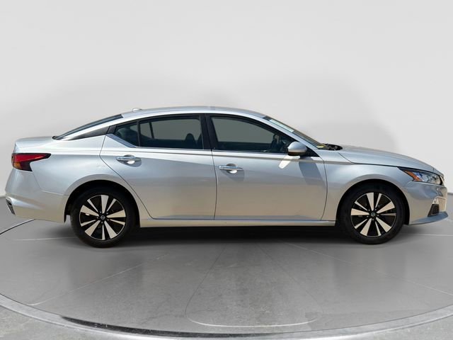 Used 2021 Nissan Altima 2.5 SV image 2