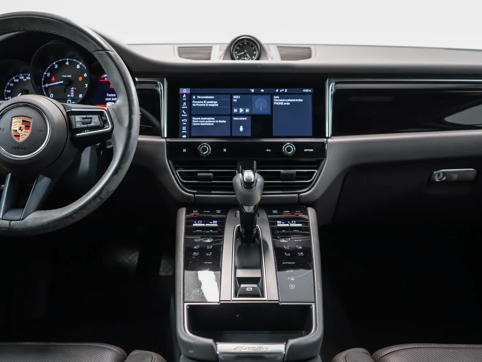 Certified 2024 Porsche Macan AWD/4WD image 19