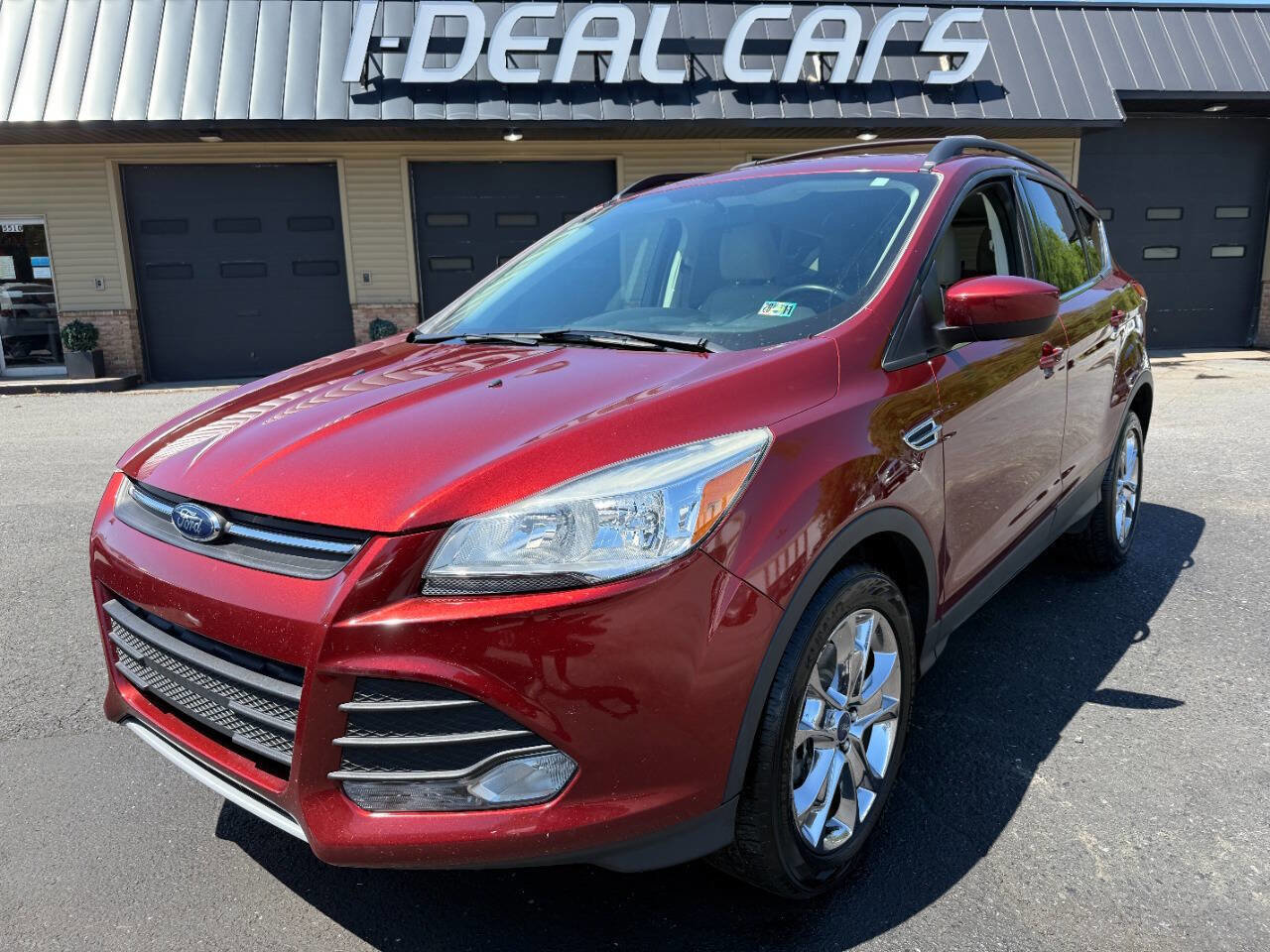 Used 2015 Ford Escape SE w/ Equipment Group 201A AWD/4WD image 1