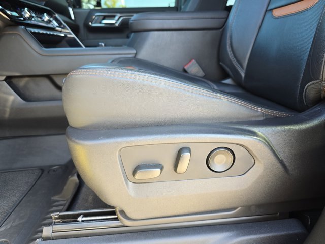 Used 2024 GMC Sierra 2500 AT4 image 30