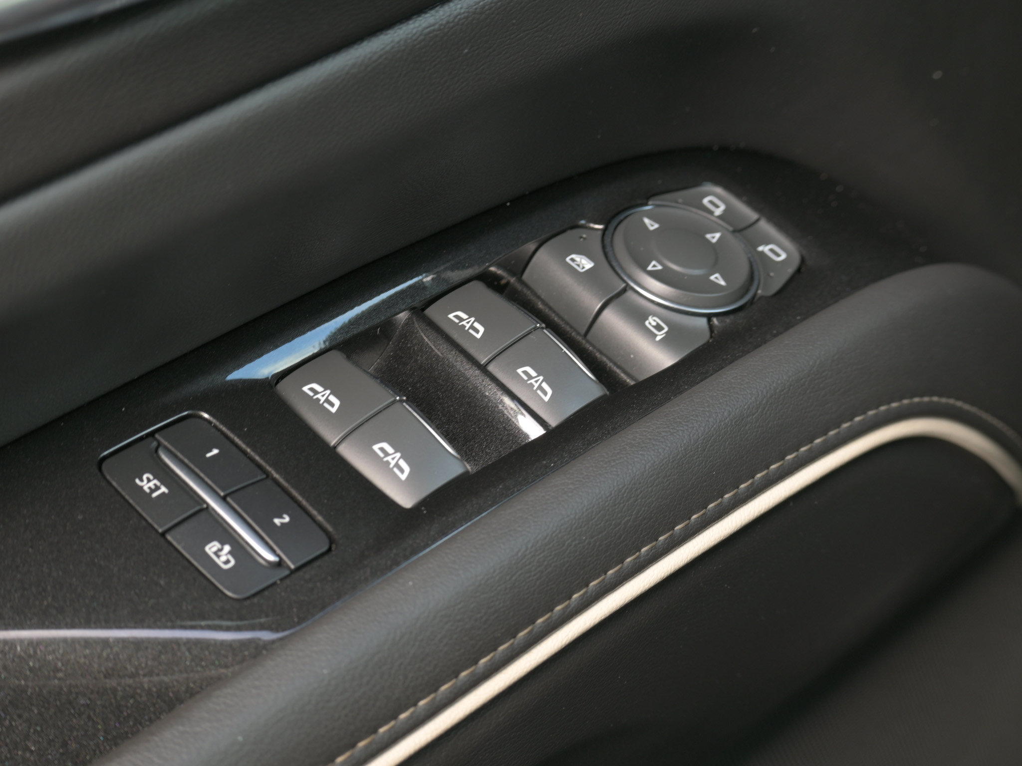 Used 2022 Cadillac Escalade Premium Luxury AWD/4WD image 22
