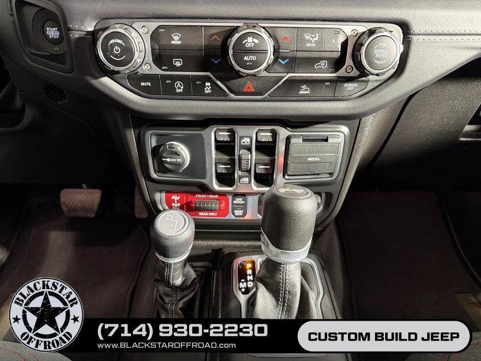 Used 2025 Jeep Wrangler Unlimited Rubicon AWD/4WD image 22