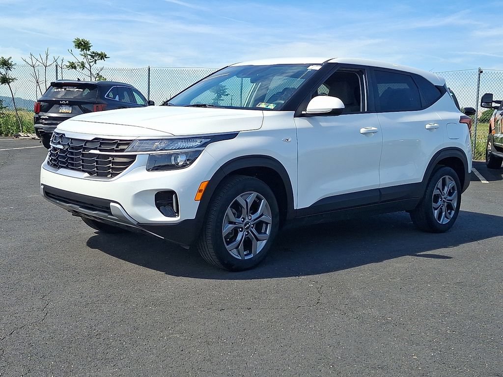 Certified 2024 Kia Seltos LX AWD/4WD image 3