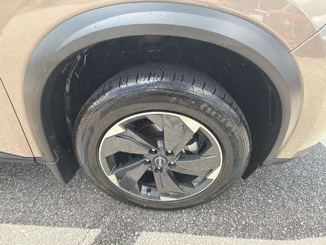 Used 2024 Nissan Rogue SV w/ SV Premium Package FWD image 12
