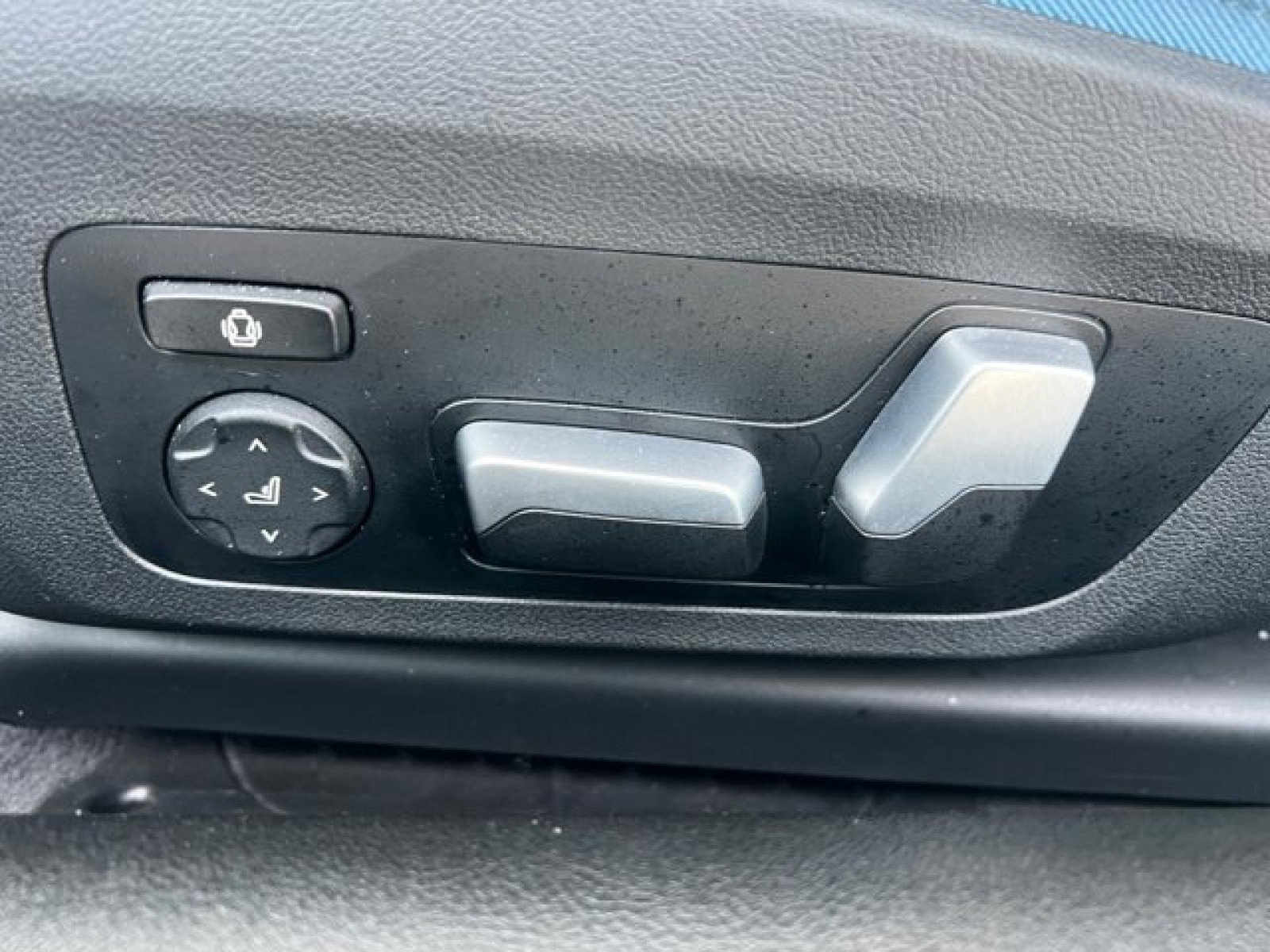 Used 2023 BMW M4 Competition w/ M Carbon Exterior Package RWD image 11