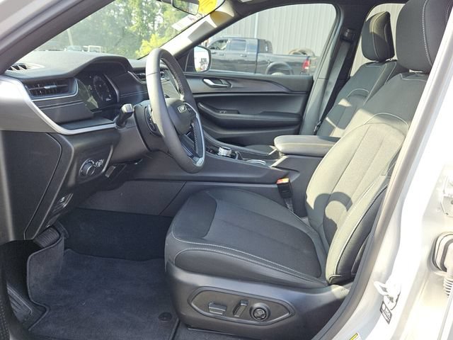 Used 2025 Jeep Grand Cherokee L Laredo w/ Luxury Tech Group I RWD image 10