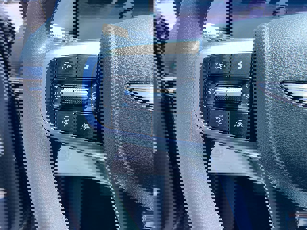 Used 2025 Genesis GV80 2.5T Standard image 16