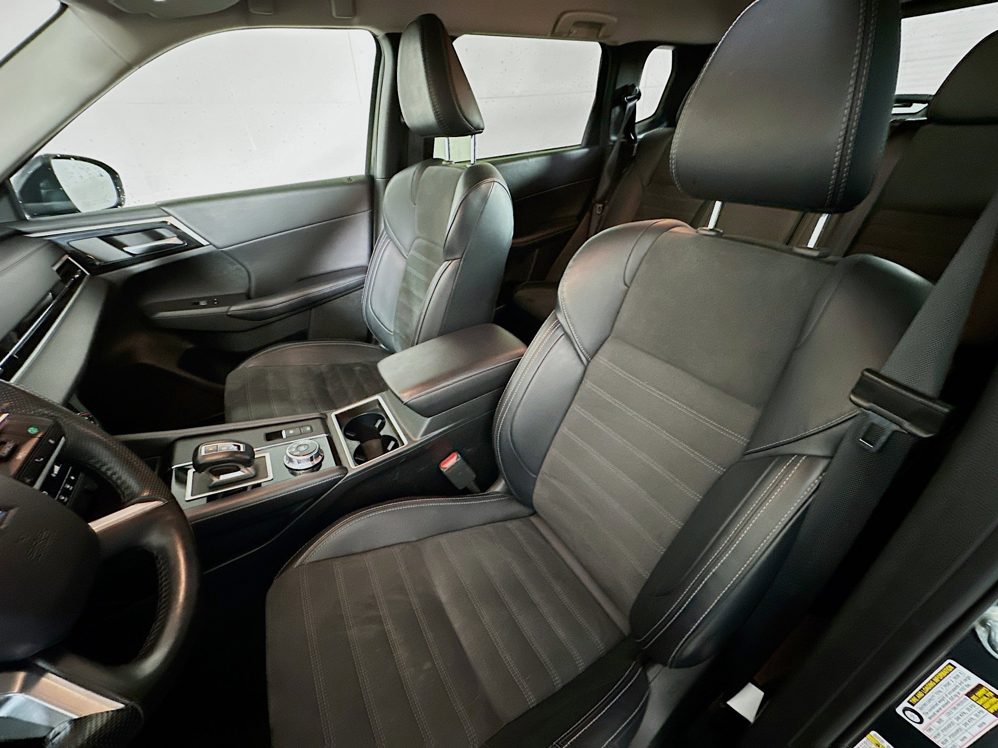 Used 2024 Mitsubishi Outlander SE image 13