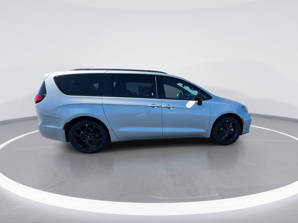 New 2026 Chrysler Pacifica Select w/ S Appearance Package FWD image 8