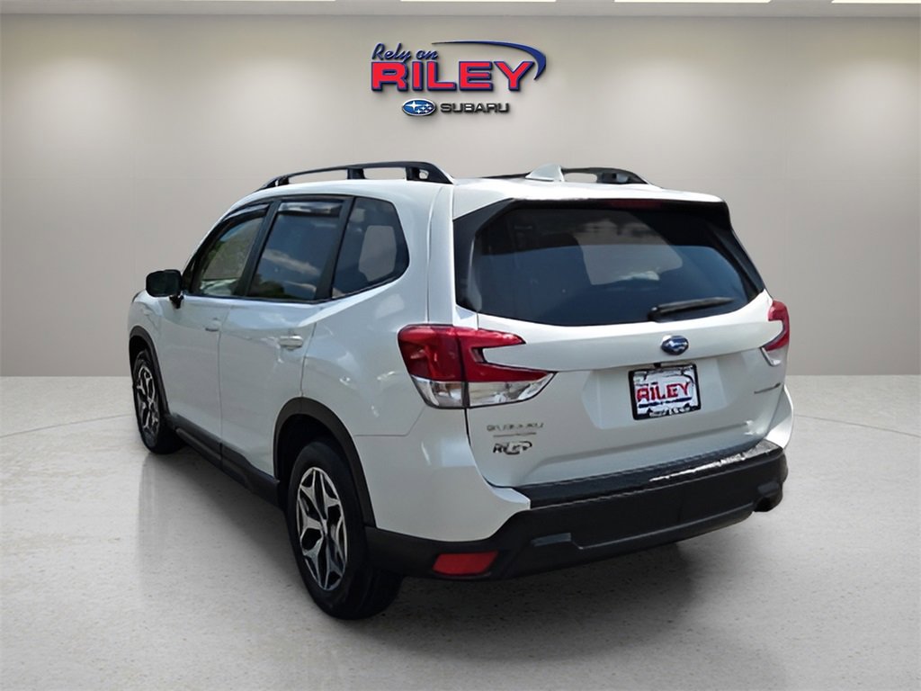 Used 2023 Subaru Forester Premium image 3