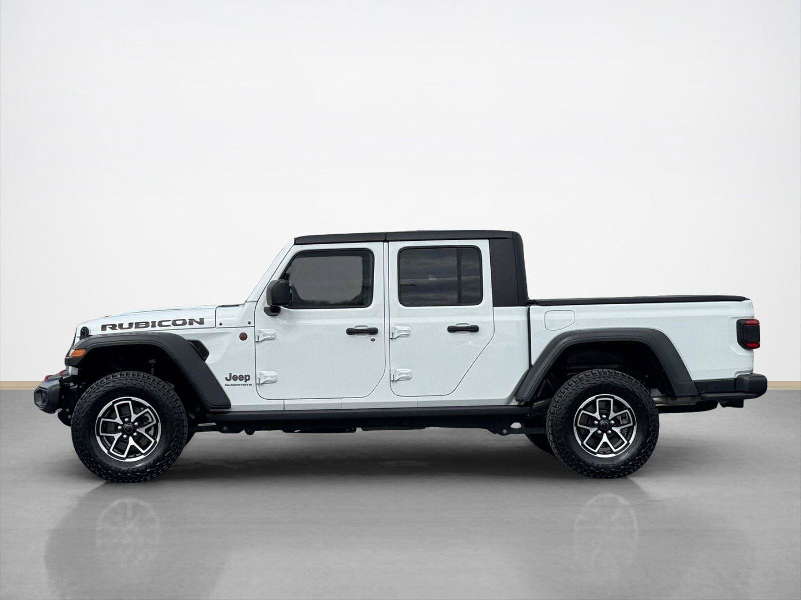 Used 2024 Jeep Gladiator Rubicon w/ Technology Group AWD/4WD image 4