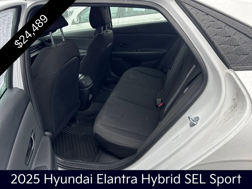 Used 2025 Hyundai Elantra SEL image 28