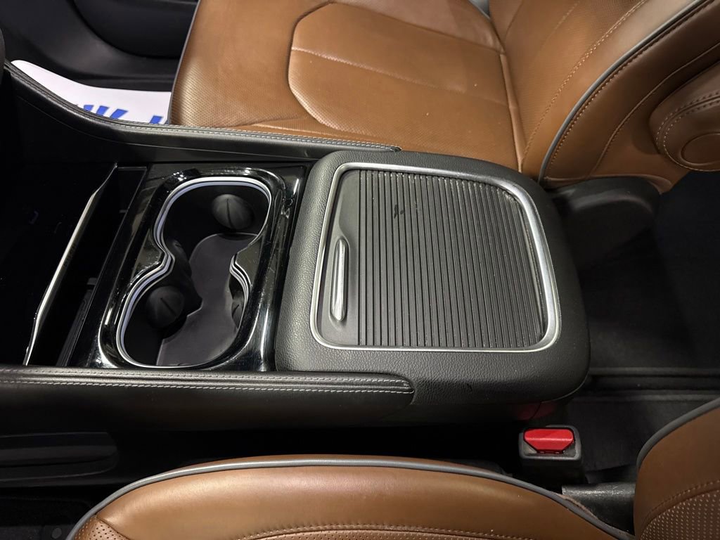 Used 2021 Chrysler Pacifica Limited w/ Uconnect Theater Family Group image 28