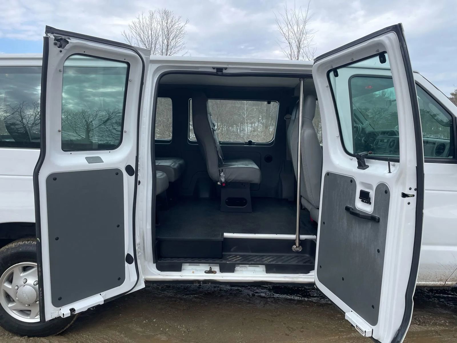 Used 2014 Ford E-150 and Econoline 150 w/ Power Group image 14