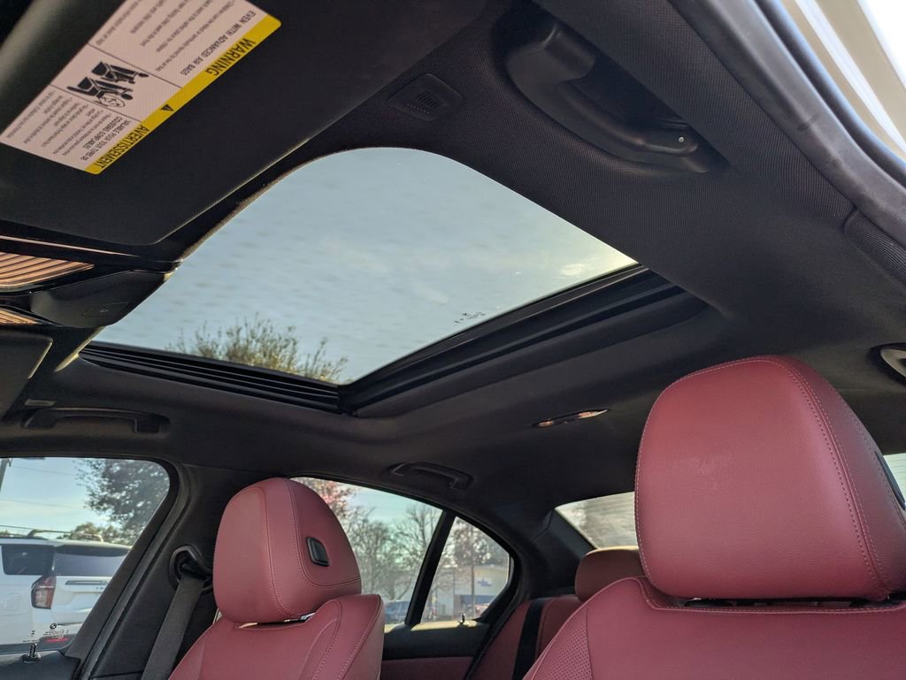 Used 2024 BMW 330i Sedan w/ M Sport Package image 17