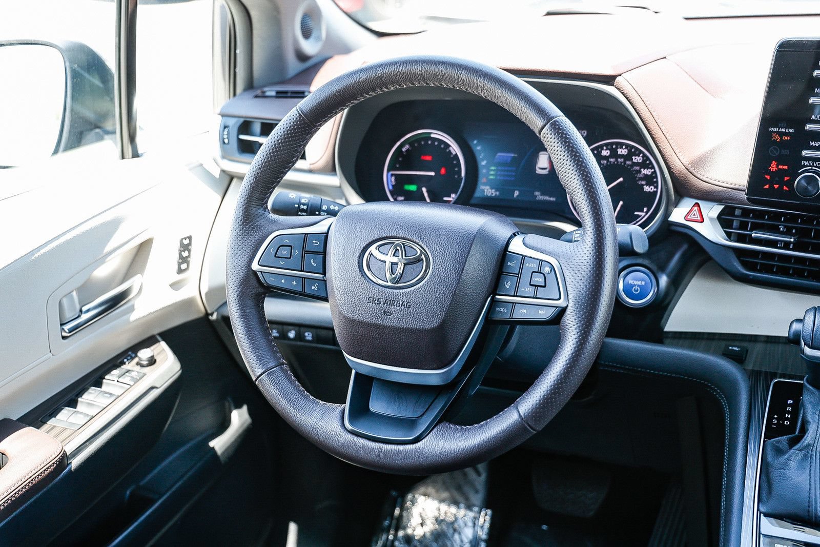 Used 2024 Toyota Sienna Platinum FWD image 13