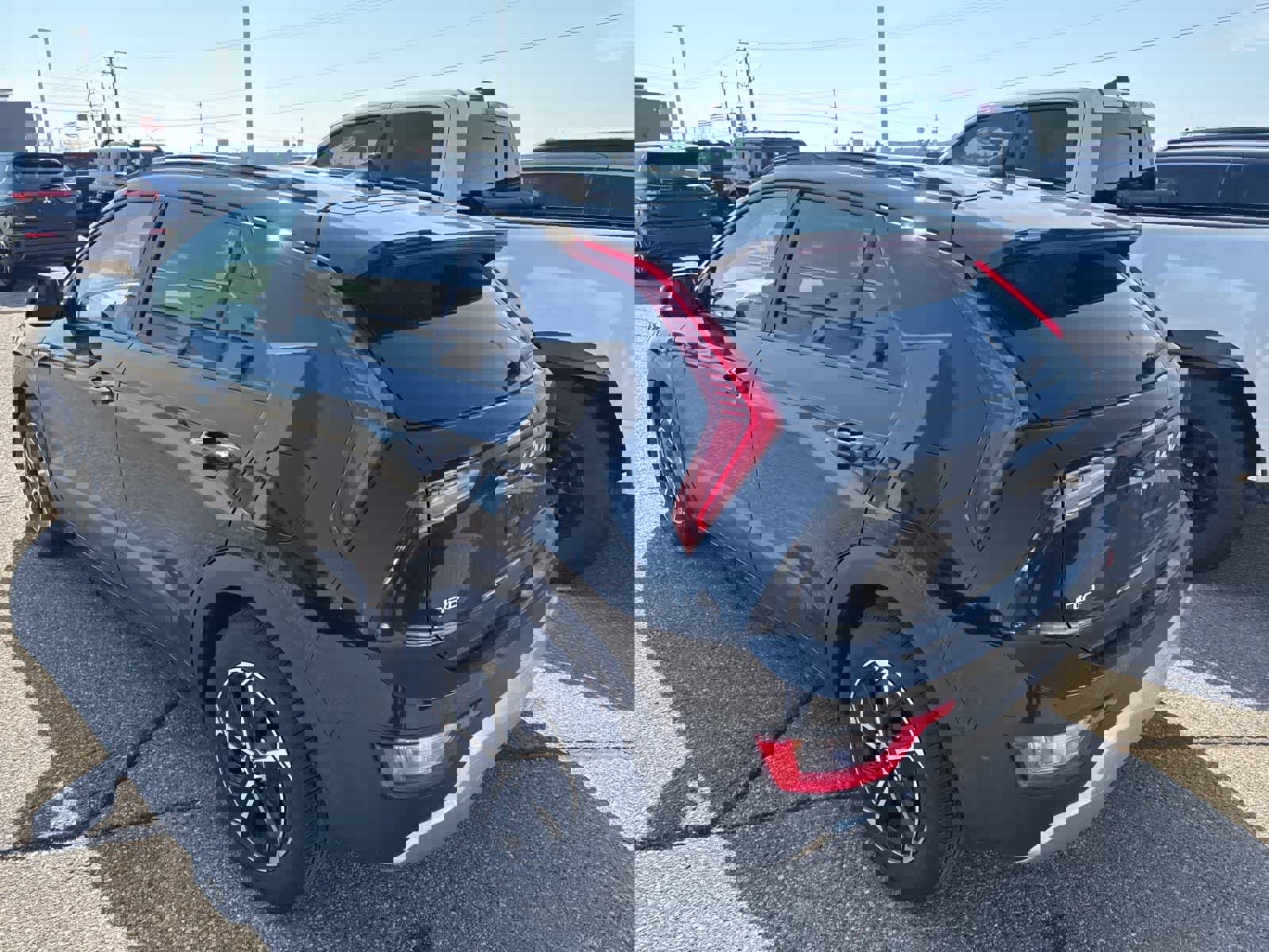 Used 2023 Kia Niro EX image 12